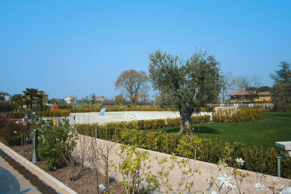 Apartment in Lazise With Communal Pool