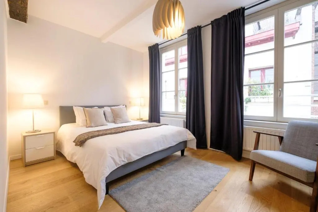 Ilot Sacre Apartments