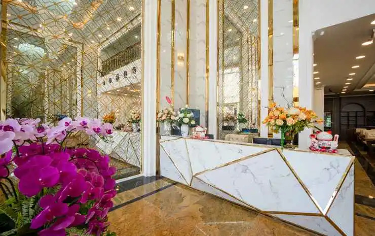 Happy Hotel
