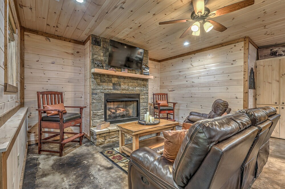 A Cozy Corner Cabin by Escape to Blue Ridge