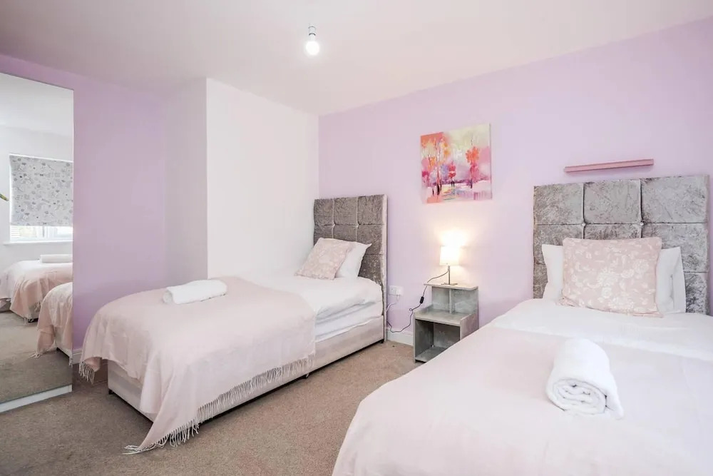 tms Cheerful 5bdr House! Thurrock! Free Parking!