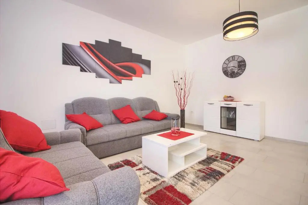 New villa Luna with private pool in Pula surrounded by greenery rented by WiiBuk