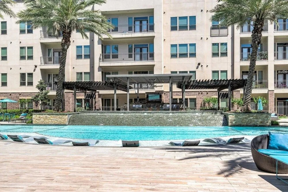 Brand NEW Modern Condo Pool Very Quiet & Safe