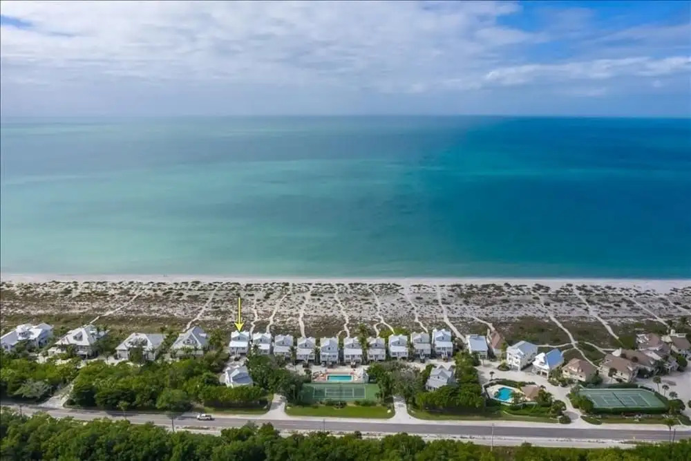 Island 11 - 3 Br home by RedAwning