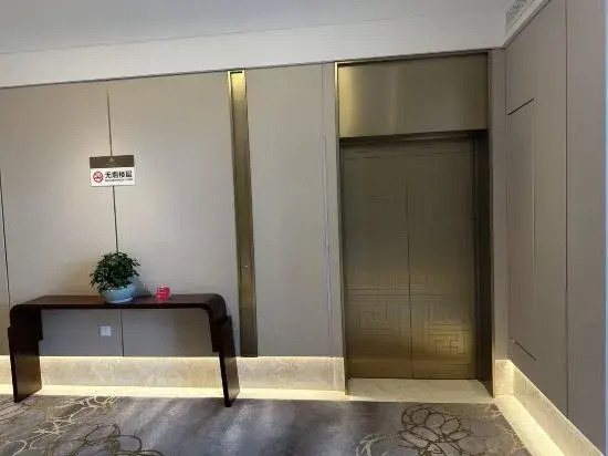Ying Shan Hong Jinling Grand Hotel