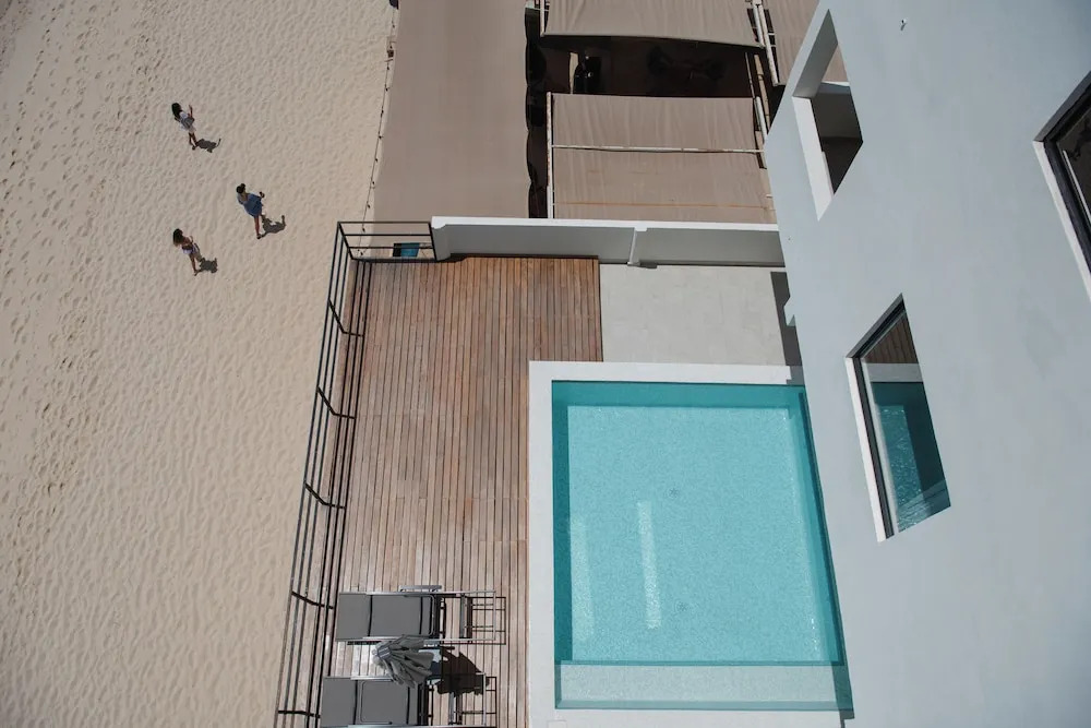 Cabo Break Hotel