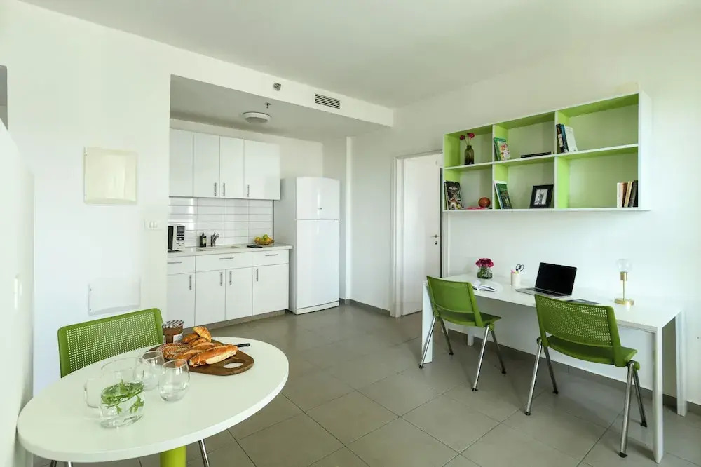 1 BR Apt w living room & learning area