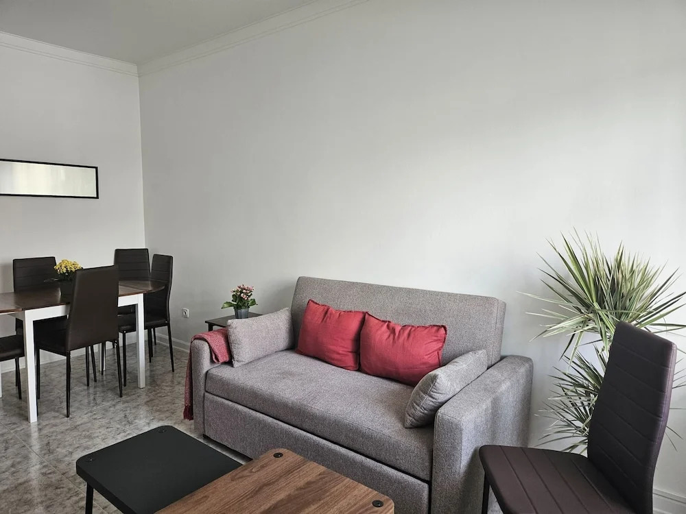 Light Spacious Almada Apartment