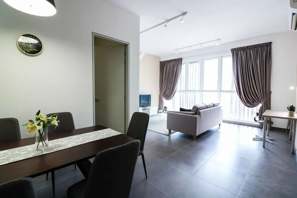 Victoria Home Sentrio Suites