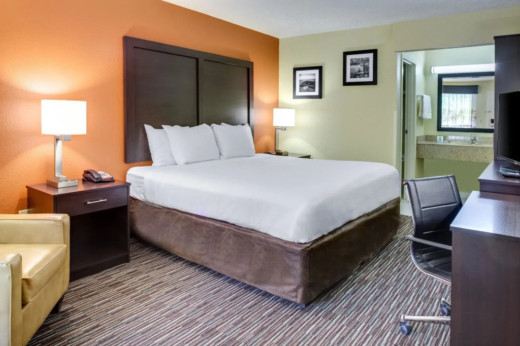 Clarion Pointe Biltmore Village