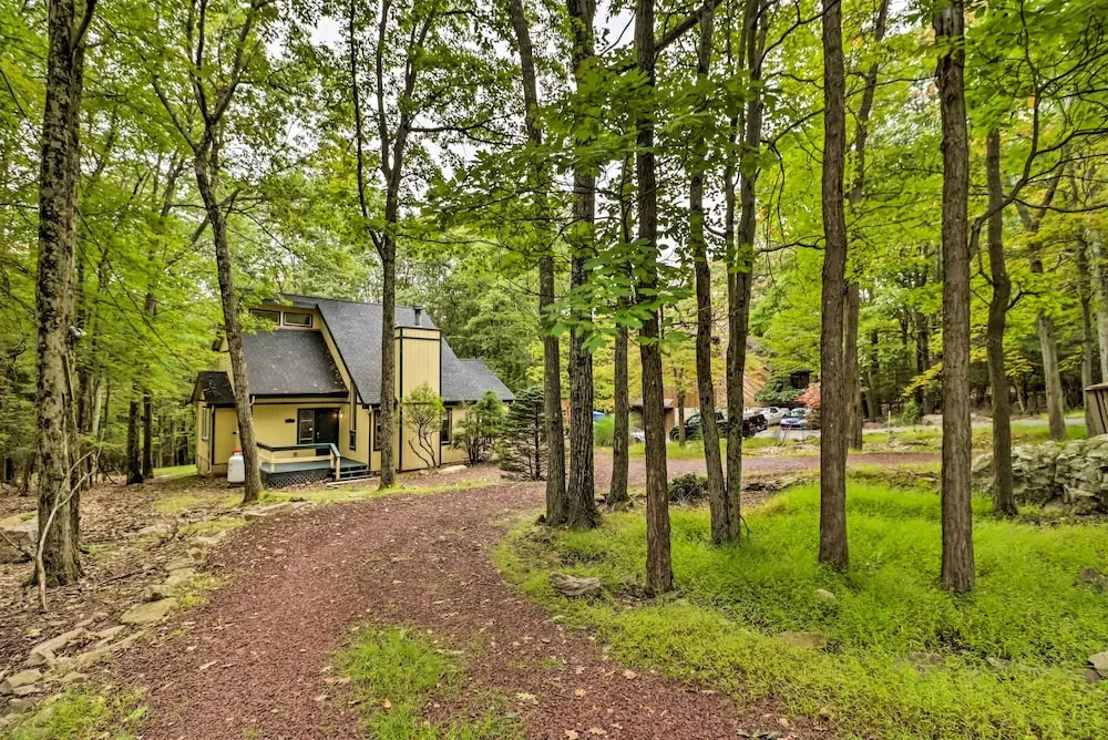 Hot Tub + Game Room: Peaceful Poconos Home!