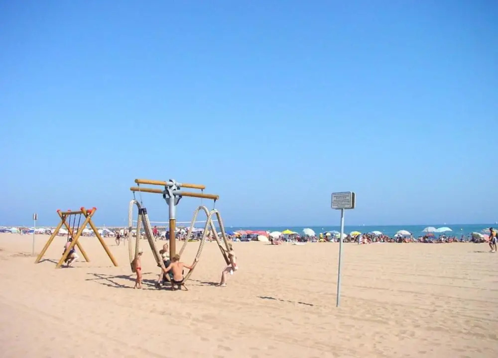 Bright Escape Near the Beach