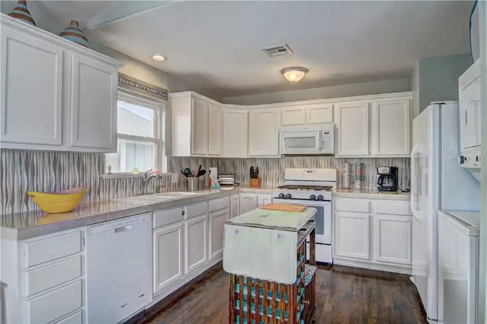 A Big Nauti 5 Bedrooms 2 Bathrooms Home