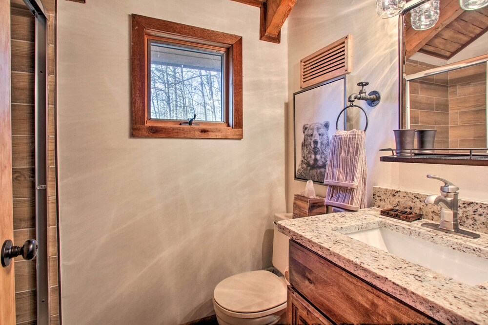 Panoramic-view Gatlinburg Cabin w/ Private Hot Tub