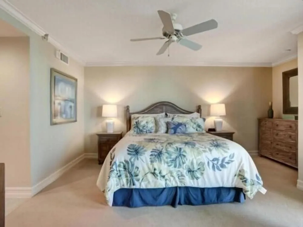 Deluxe Seaside Condo with Pool and Hot Tub by RedAwning
