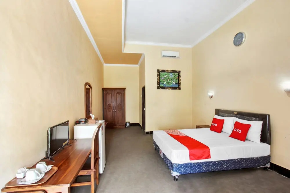 Capital O 93391 Golden Manggis Hotel Near SMKN 1 Lingsar