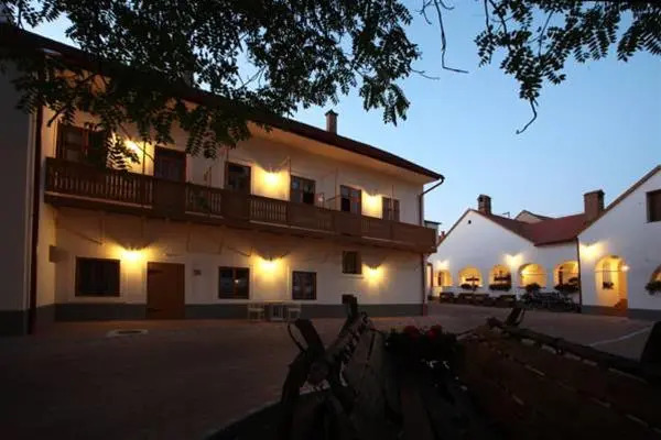 Régi Posta Hotel és Étterem