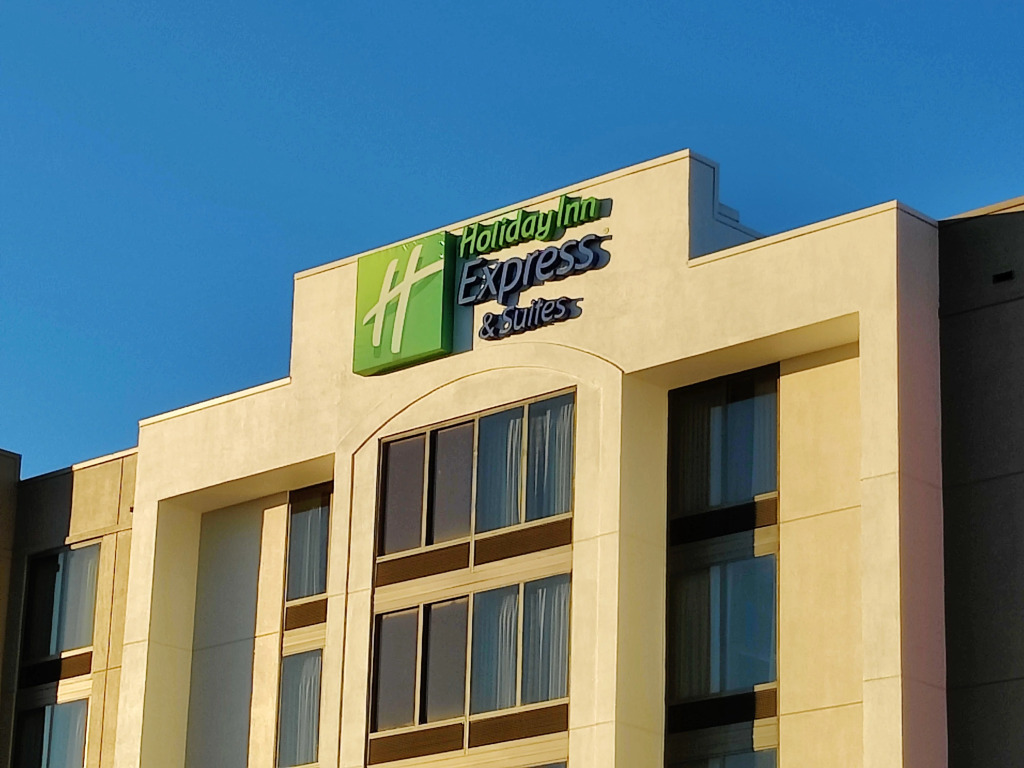 Holiday Inn Express & Suites Irving Conv Ctr - Las Colinas by IHG