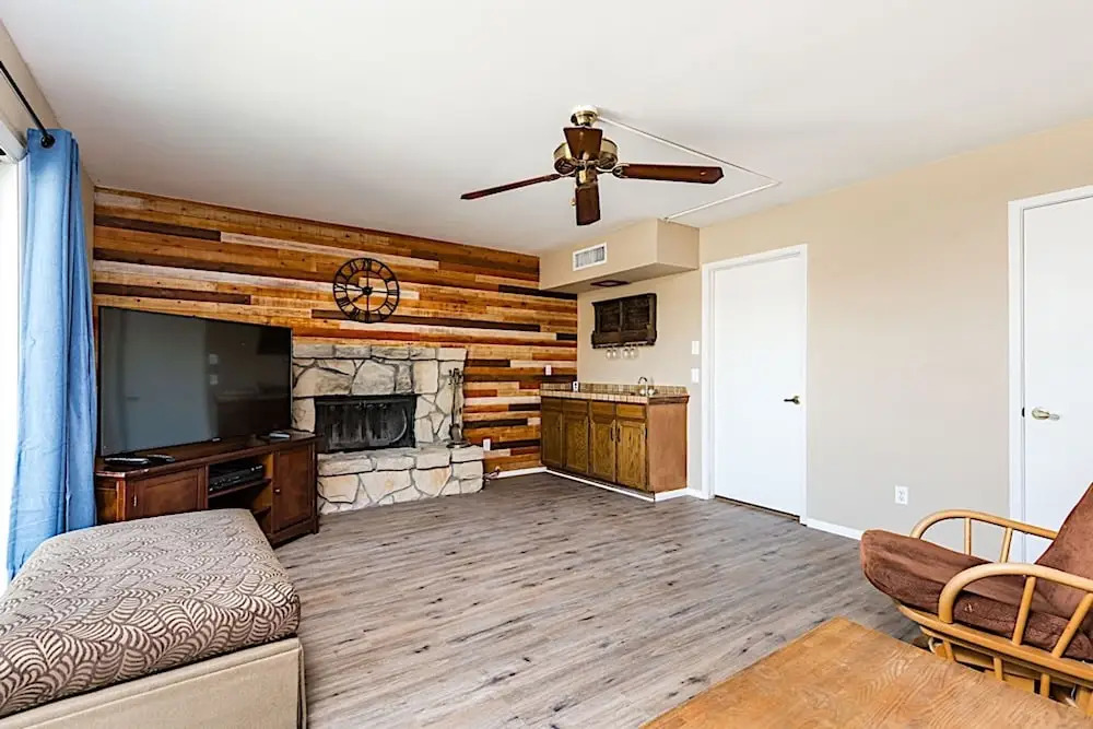 Shadow Mountain Retreat 4BR by Casago