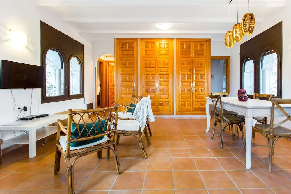 TarracoHomes, Villa with Botanic Garden and Private Pool facing the Beach