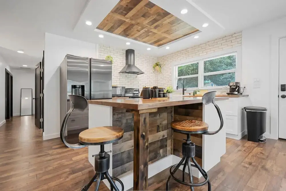 Beautiful Kitchen BBQ Outdoor Dining Big Yard