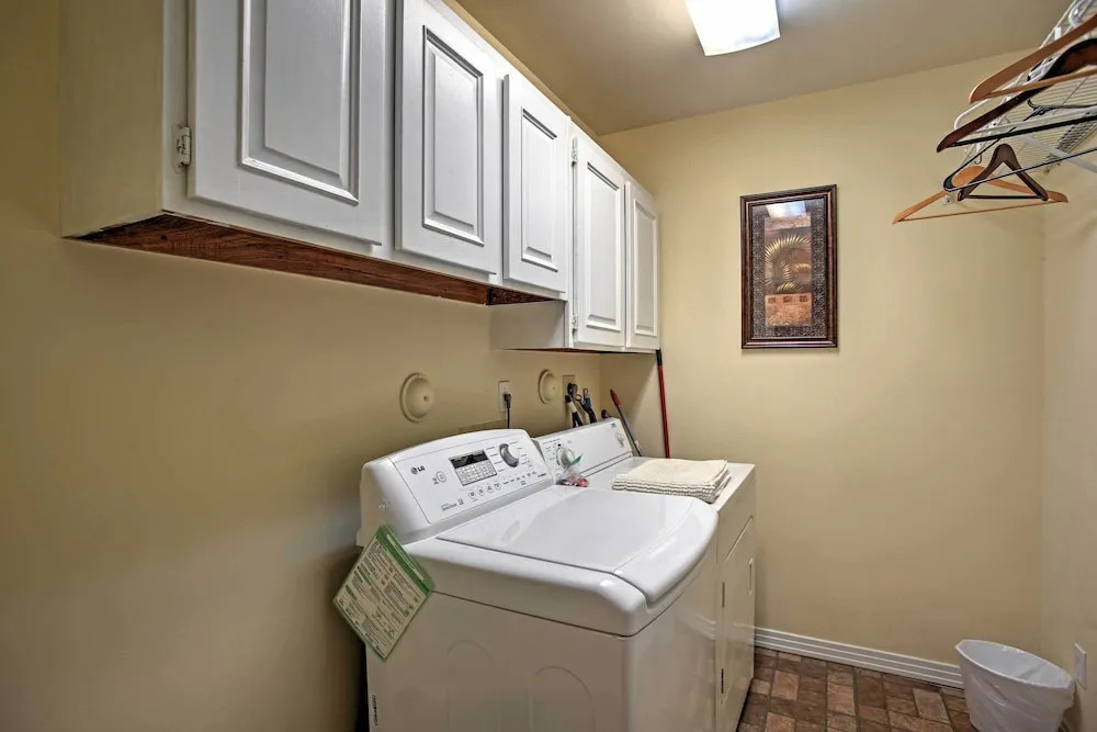 Walk to Beach! Poolside Oasis in Pompano