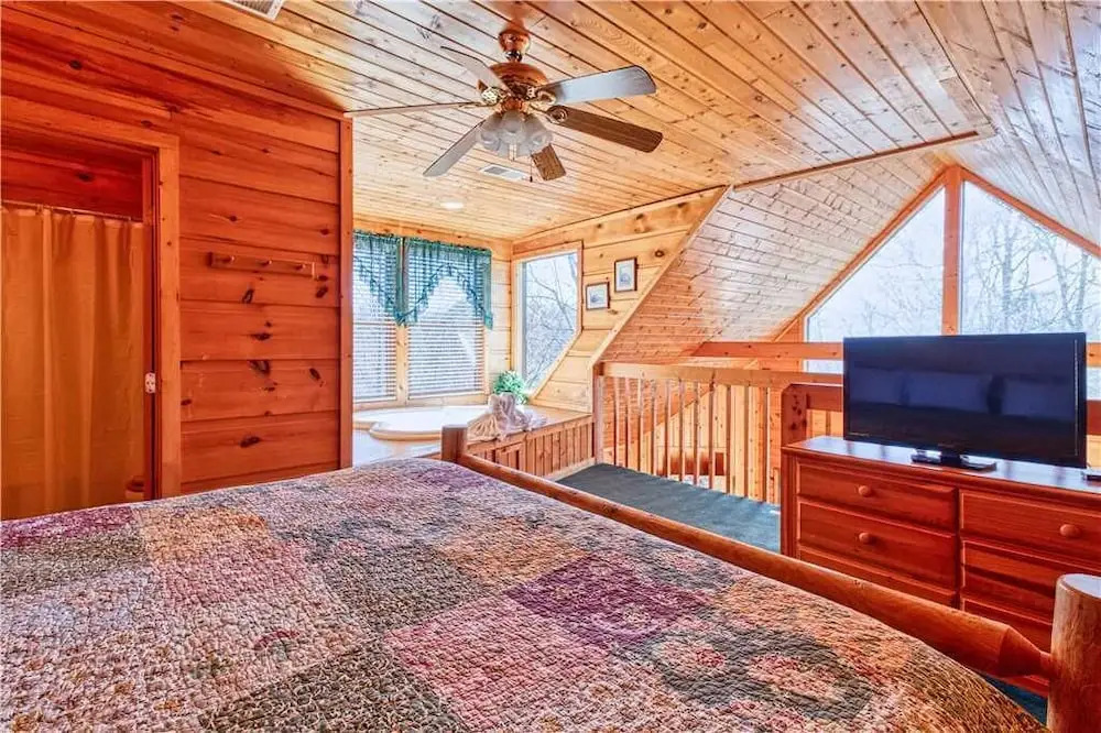 Hummingbird Hideaway - One Bedroom Cabin