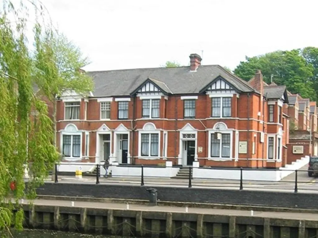 Central Hotel