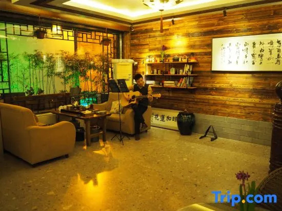 YIhe Lianhua Yanying Hotel
