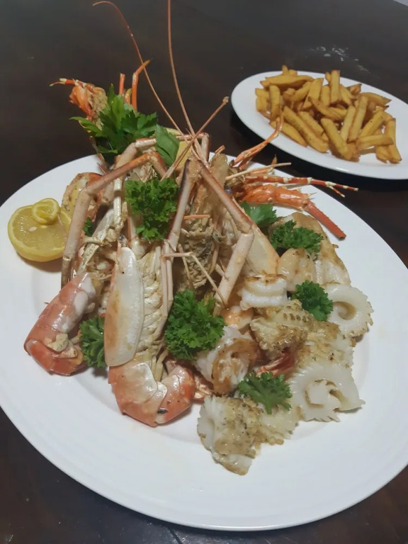Palais Otentik Restaurant n Hotel at Pointe aux Cannonier is Well Situated