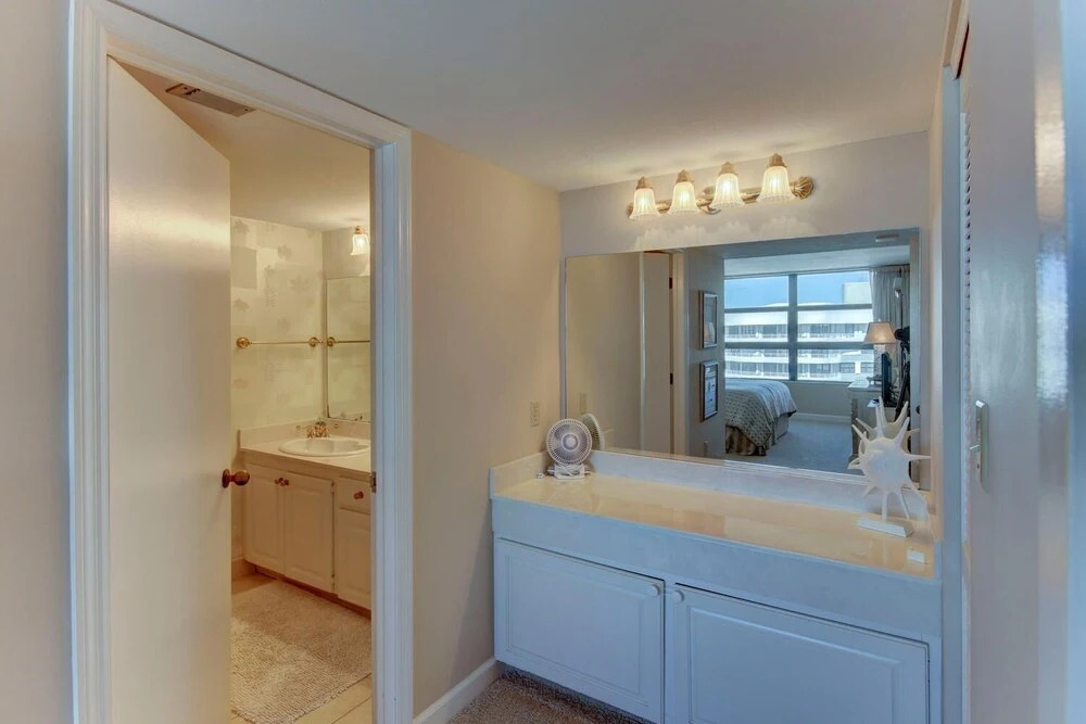 Rs 2304 - Royal Seafarer 2 Bedroom Condo by Redawning