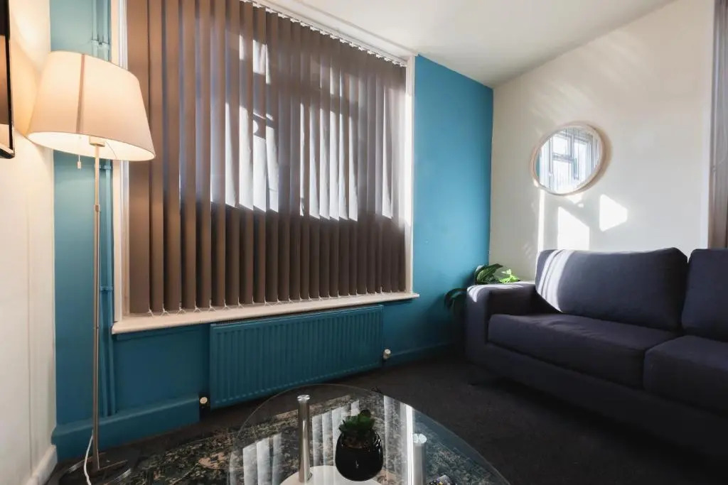 6 bed Residential home with Parking