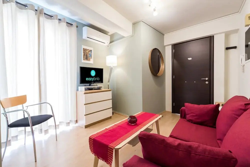 Downtown urban apartment for 4 people in Plaka
