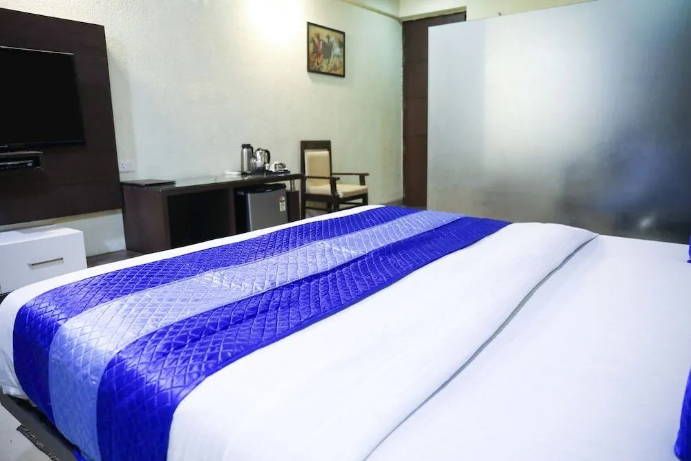 OYO 14867 Hotel Aashadeep
