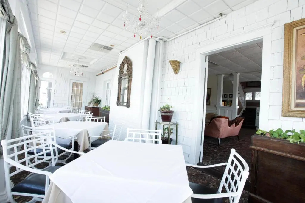 Hotel Macomber ADULTS ONLY