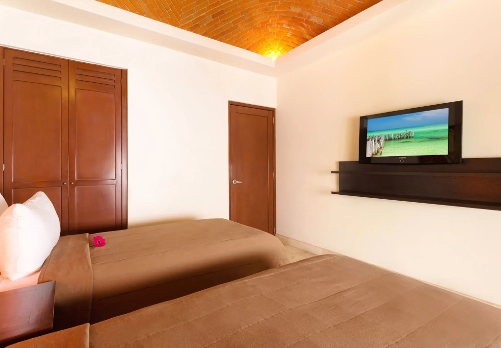 Maya Villa Condo Hotel and Beachclub