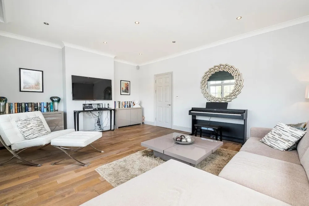 Spectacularly Stylish 2 Bed Flat Heart of Fulham