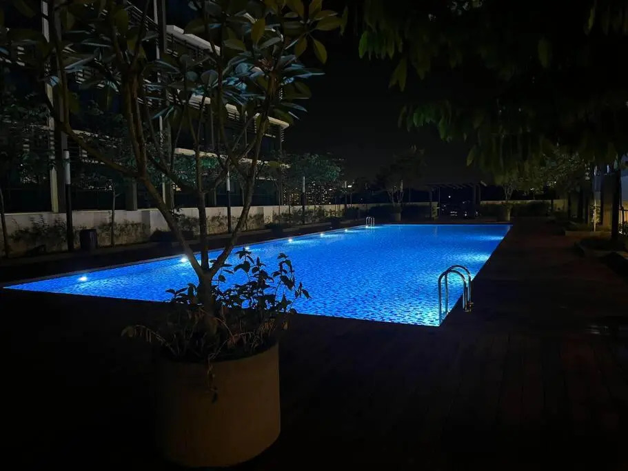 Entire unit Section 13 PJ /Pool/Wifi/Netflix/Gym