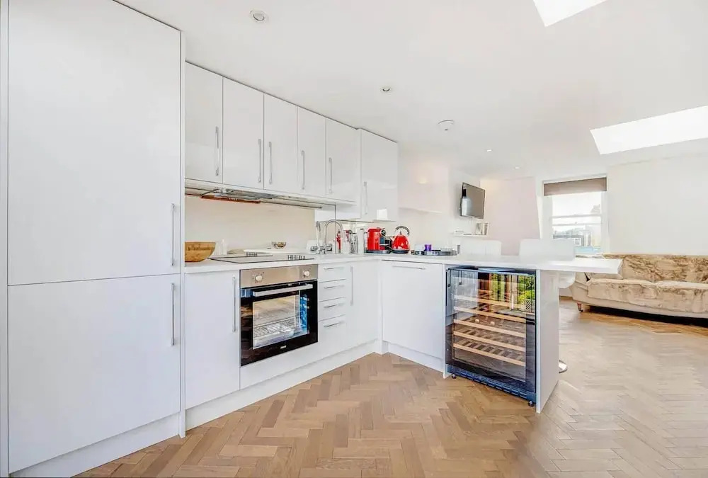 3 Bedroom Penthouse With London Skyline View
