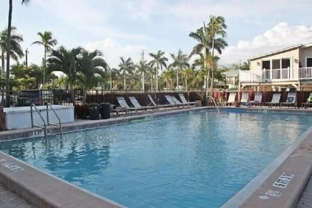 Cane Palm Beach Club 105