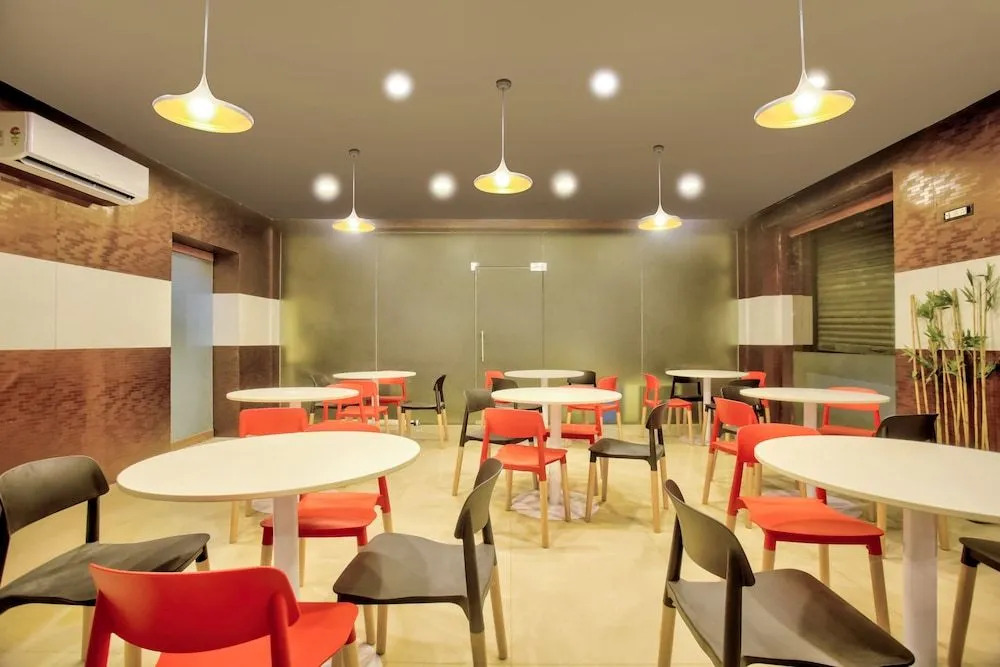 OYO Townhouse 430 Everest Hotel