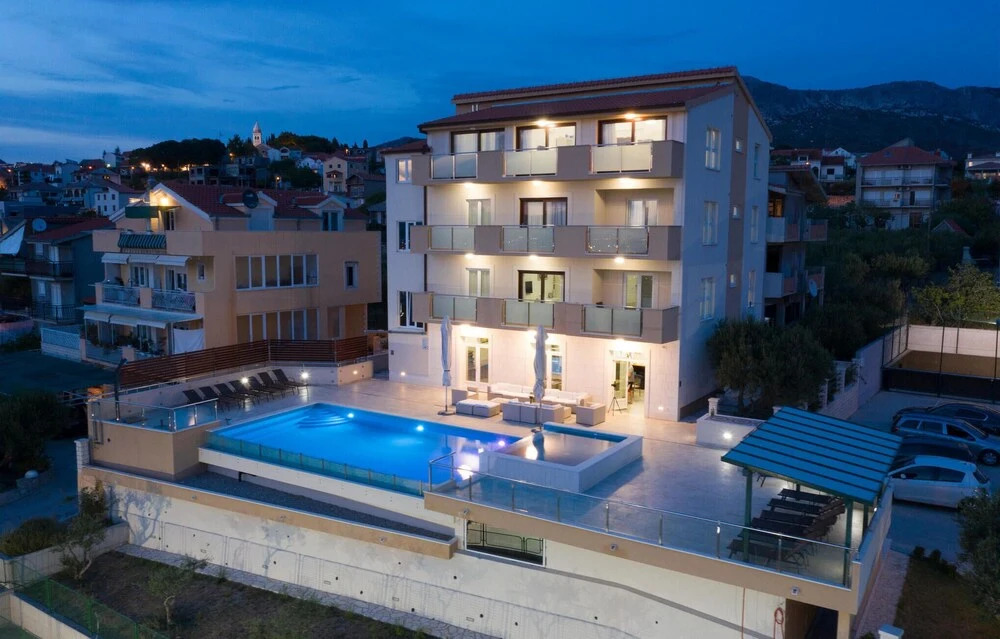 Beautiful Home In Mravince With Sauna