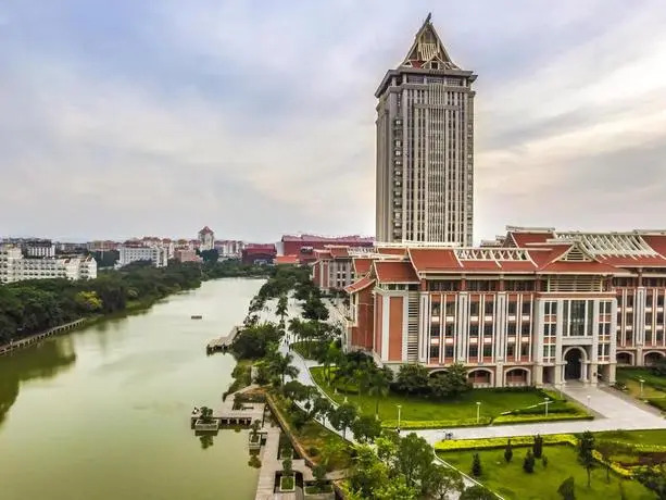 Xana Hotelle Xiamen Airport Fanghu Station Center