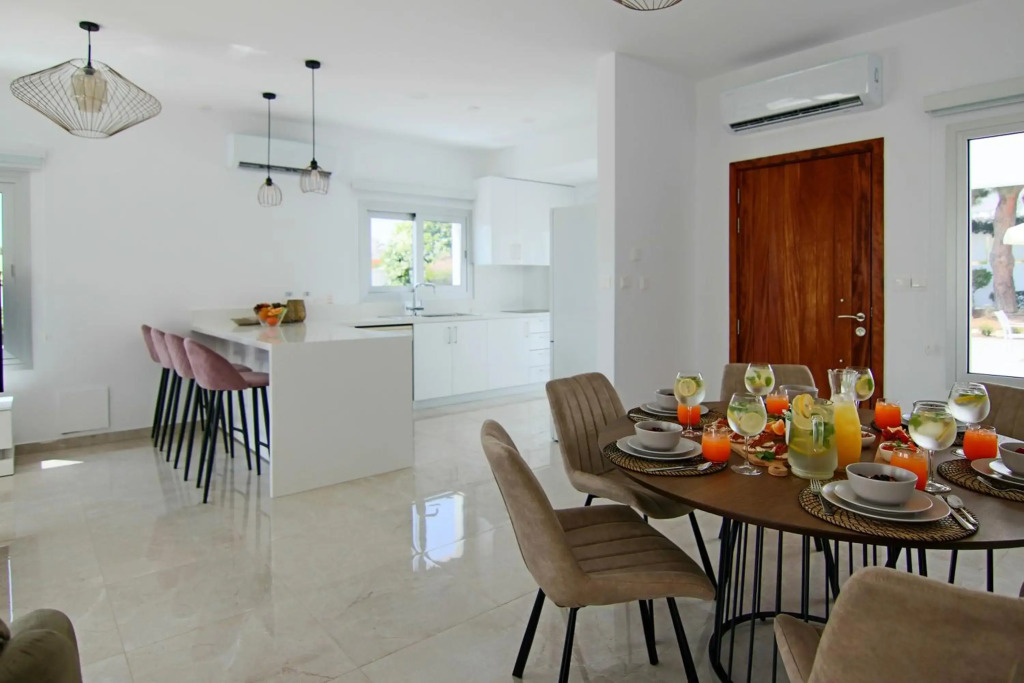 Phaedrus Living: Luxury Villa Ellison