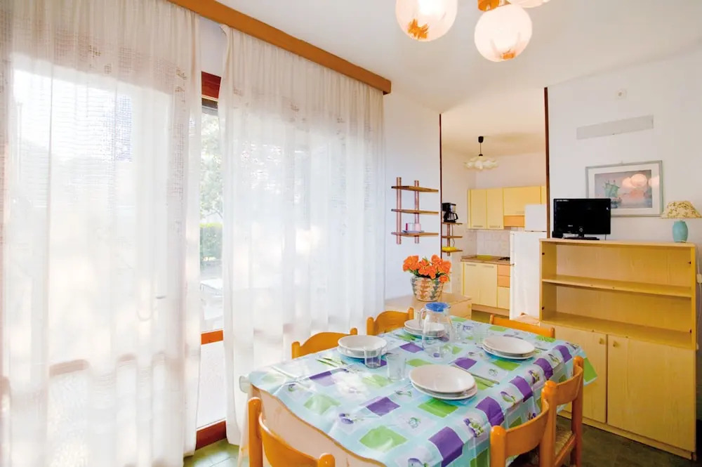Independent Villa With Large Fenced Garden
