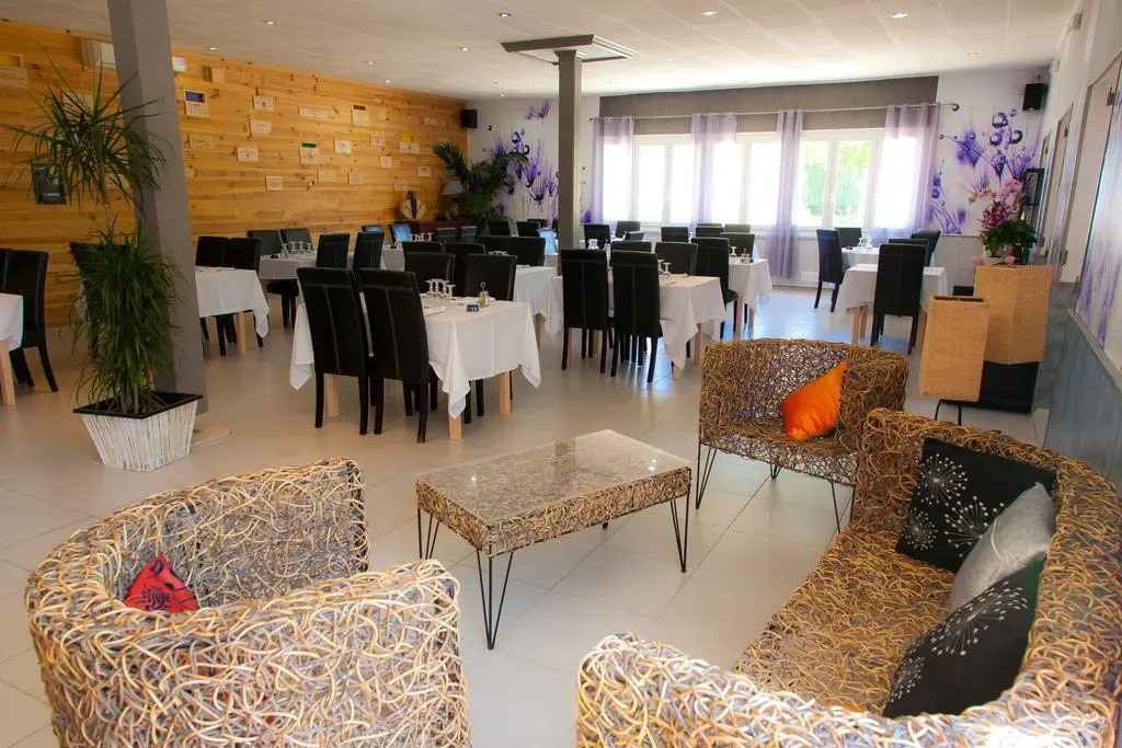 Hôtel Restaurant Les Lavandins