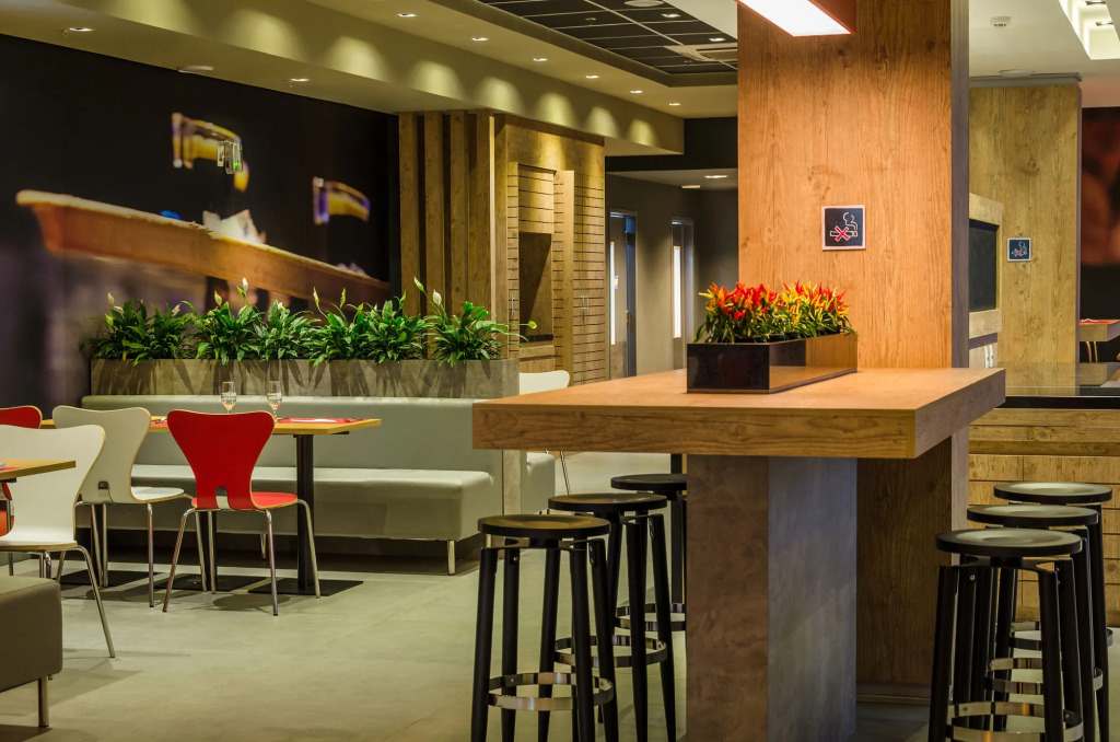 Ibis Porto Alegre Assis Brasil - Estacionamento Gratuito para hospedes