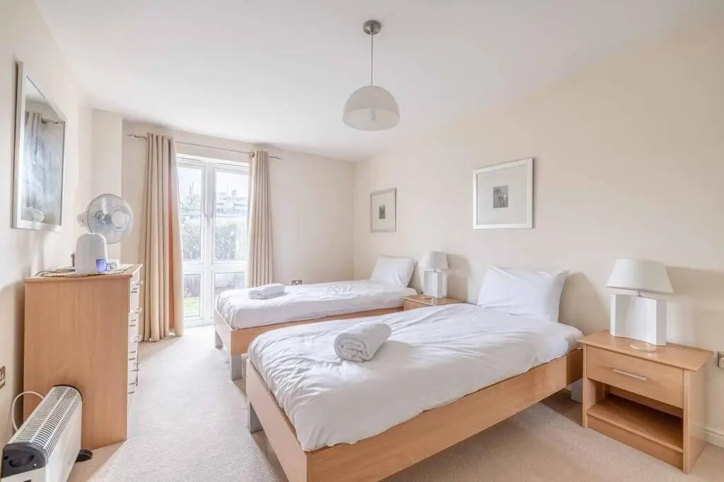 Cosy 2 Bed 2 Bath Central Windsor & Parking