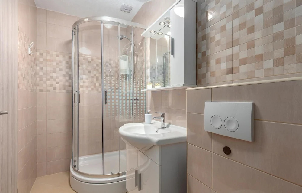 Beautiful Home in Sveti Anton With Wifi and 3 Bedrooms