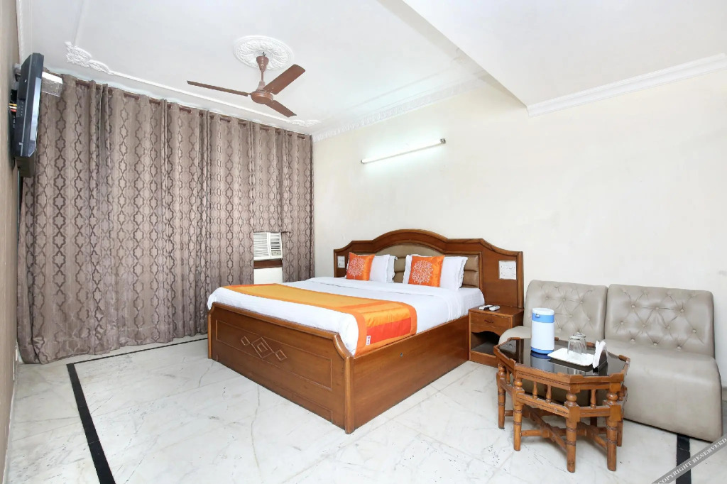 OYO 11371 Hotel M&V